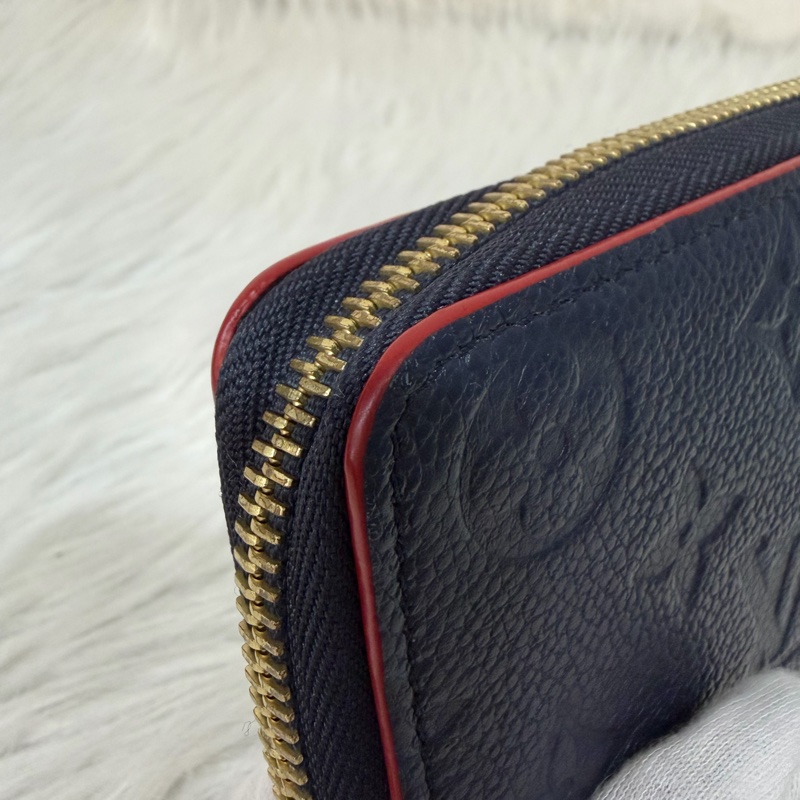 LV M69415 Clemence 海軍藍壓紋 紅邊 牛皮 拉鍊長夾-18