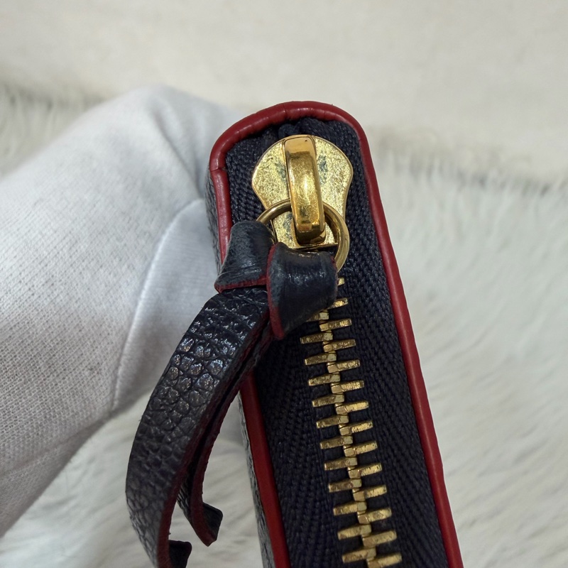 LV M69415 Clemence 海軍藍壓紋 紅邊 牛皮 拉鍊長夾-24