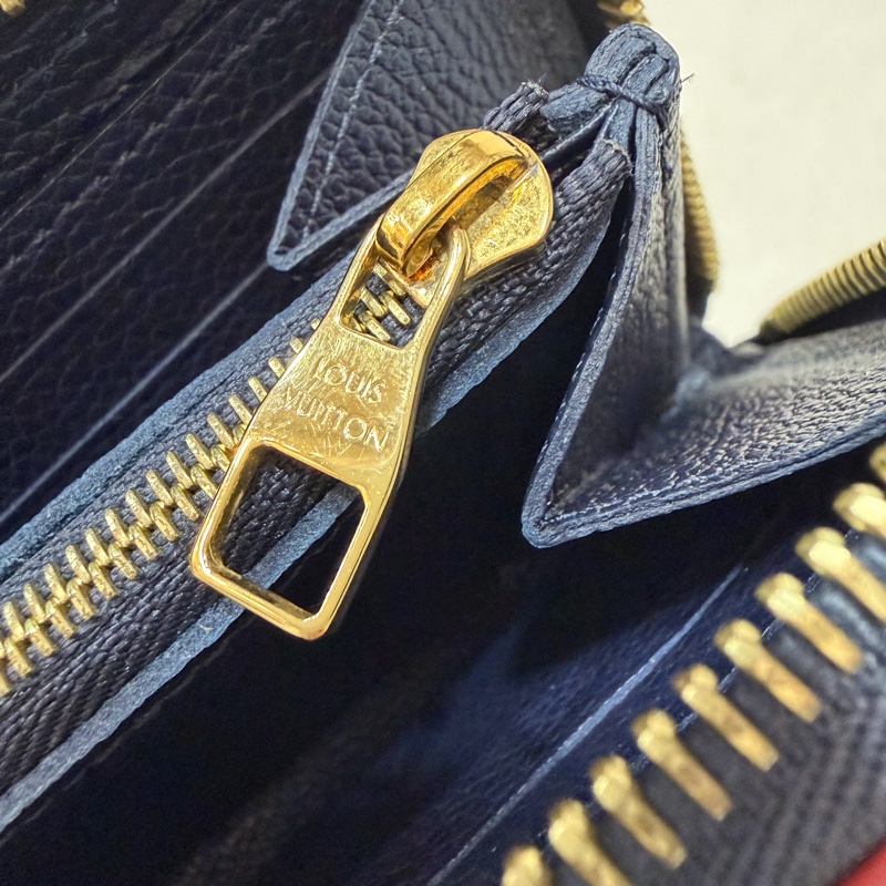 LV M69415 Clemence 海軍藍壓紋 紅邊 牛皮 拉鍊長夾-28
