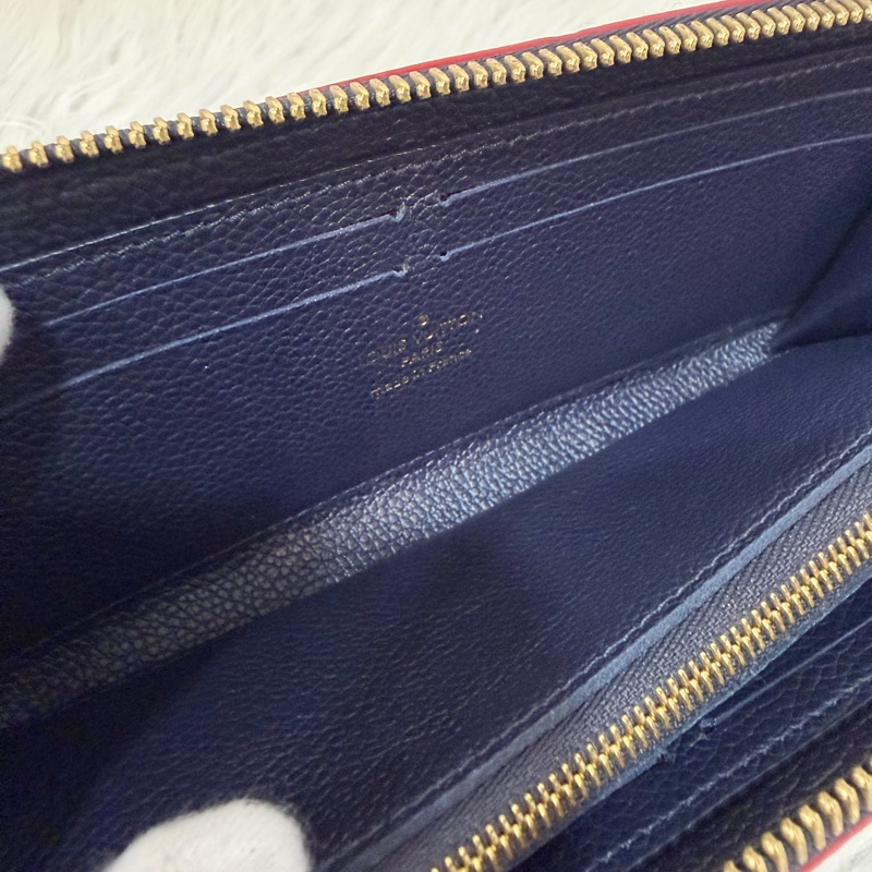 LV M69415 Clemence 海軍藍壓紋 紅邊 牛皮 拉鍊長夾-33