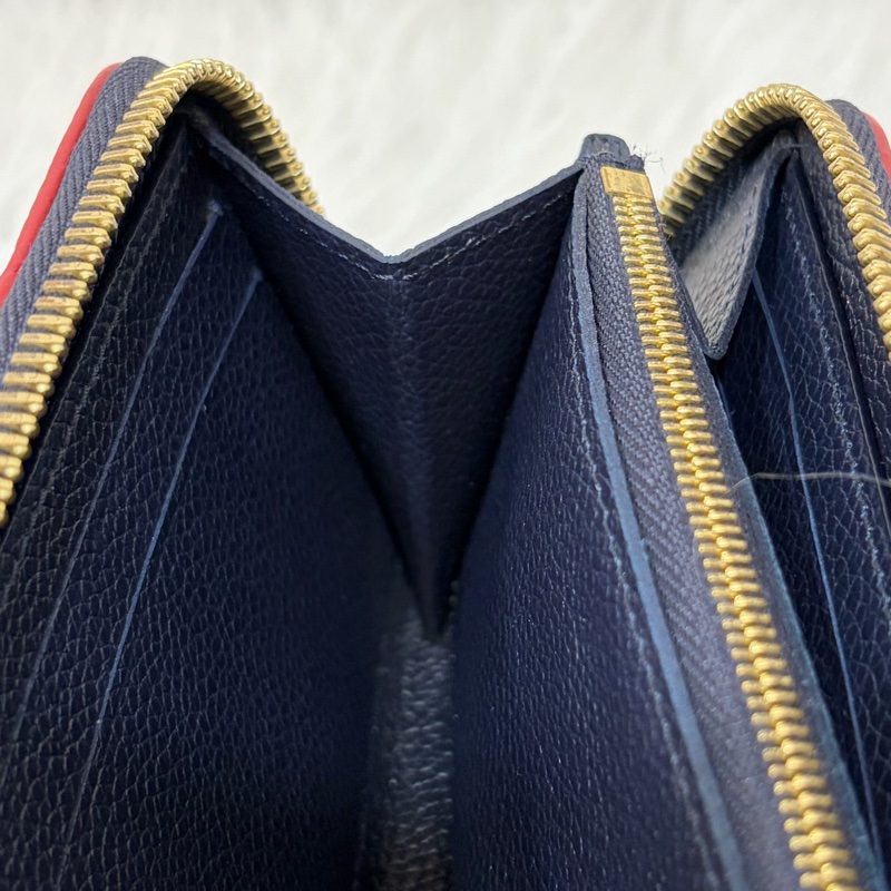 LV M69415 Clemence 海軍藍壓紋 紅邊 牛皮 拉鍊長夾-35