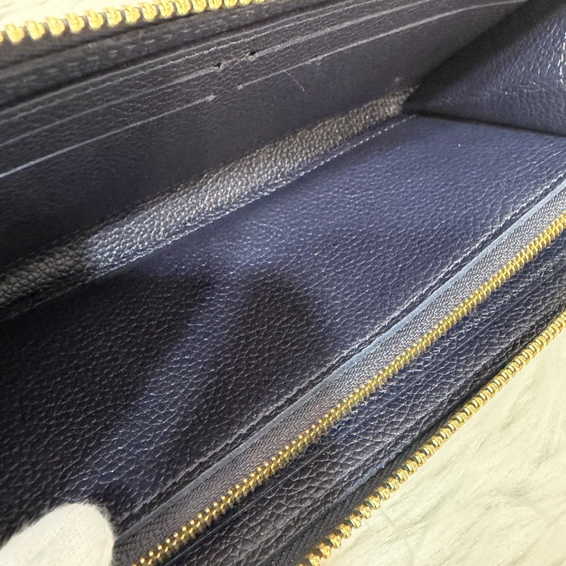 LV M69415 Clemence 海軍藍壓紋 紅邊 牛皮 拉鍊長夾-43