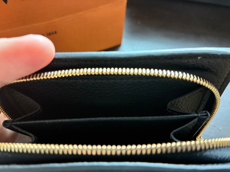 Louis Vuitton 黑色短夾 全新-7