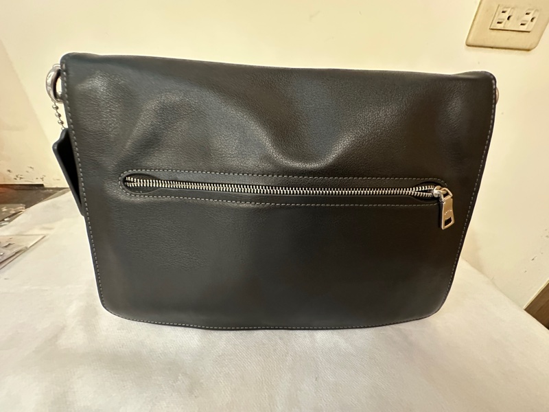 COACH 牛皮多層斜側包-7