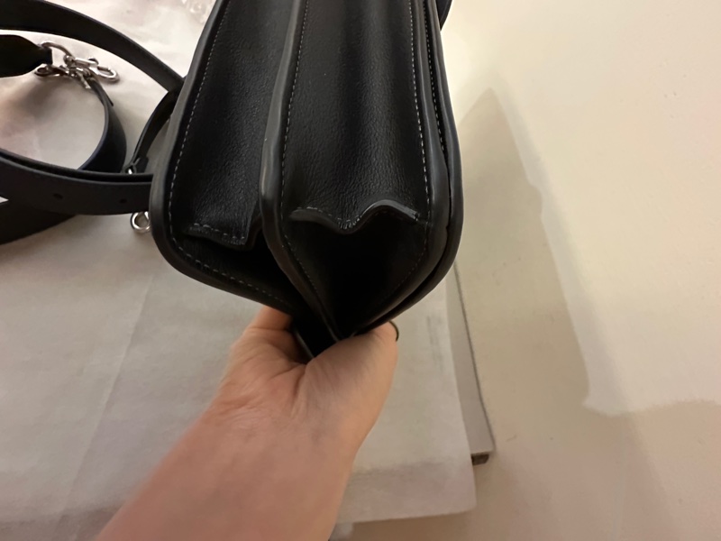 COACH 牛皮多層斜側包-9