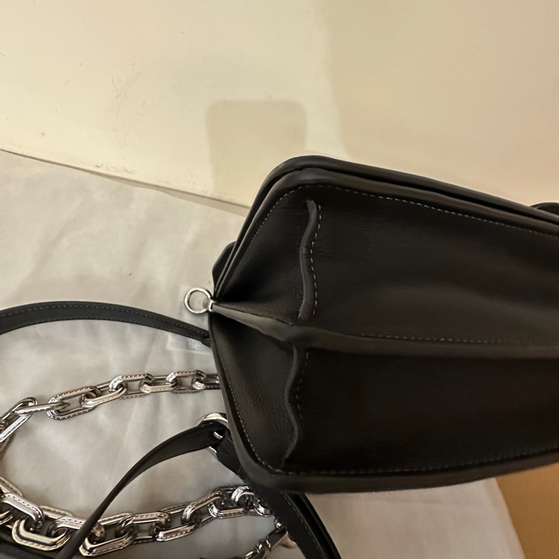 COACH 牛皮多層斜側包-10