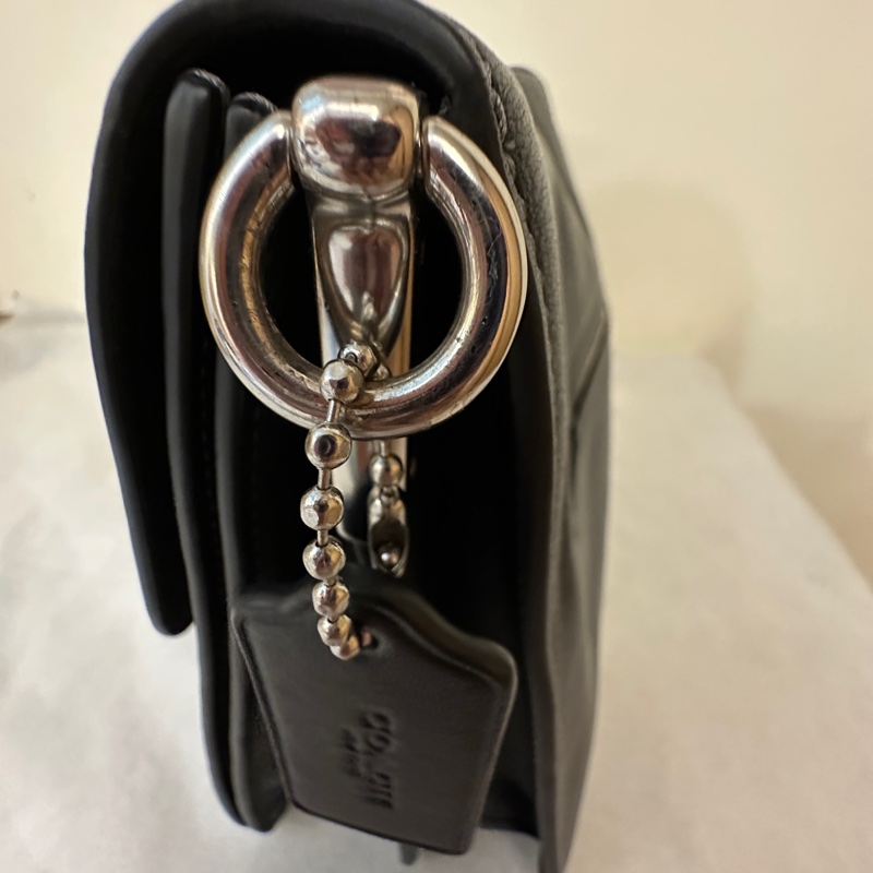 COACH 牛皮多層斜側包-16