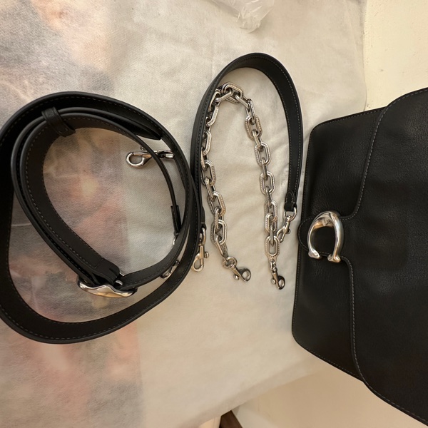 COACH 牛皮多層斜側包-21