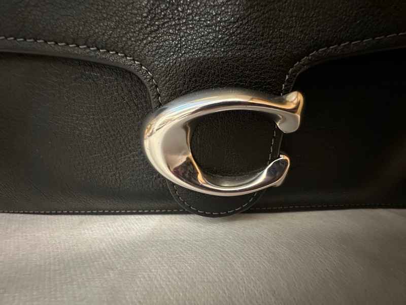 COACH 牛皮多層斜側包-22