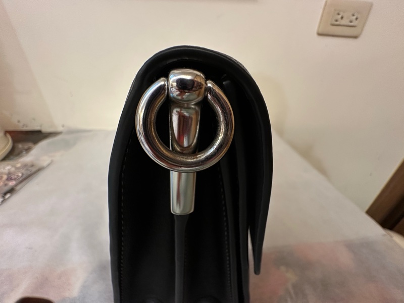 COACH 牛皮多層斜側包-28