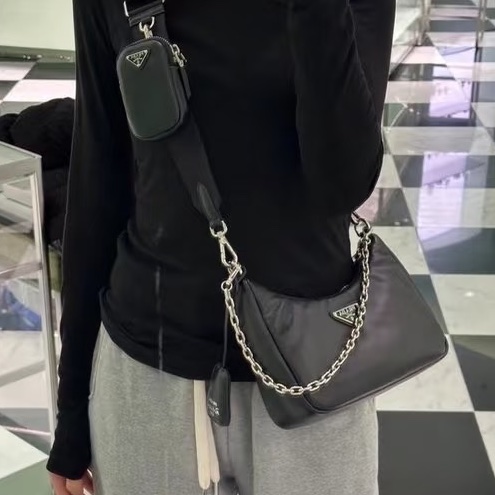 🦄PRADA普拉達黑銀三合一尼龍Hobo單肩斜跨包-2
