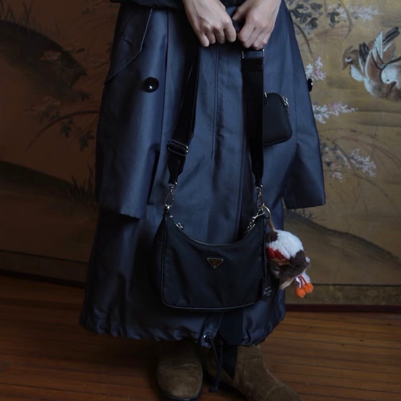 🦄PRADA普拉達黑銀三合一尼龍Hobo單肩斜跨包-4