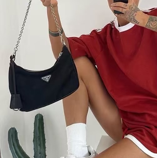 🦄PRADA普拉達黑銀三合一尼龍Hobo單肩斜跨包-17