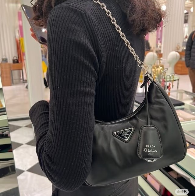 🦄PRADA普拉達黑銀三合一尼龍Hobo單肩斜跨包-22