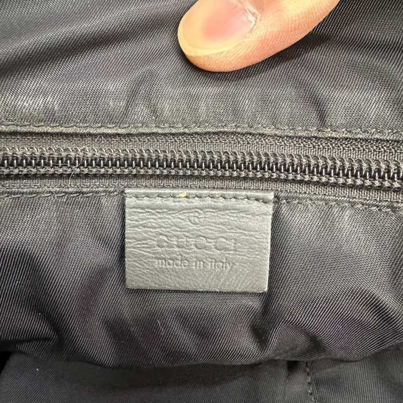 【帥氣低調🖤容量充足✨全網最低價‼️】GUCCI 古馳 男士老花 牛皮壓紋 郵差包｜公文包｜單肩包｜斜背包｜黑色銀扣-10