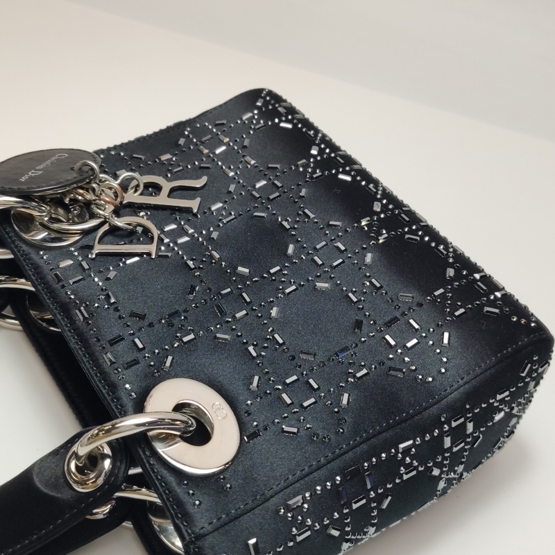 Dior Lady Dior戴妃包迷你緞面Logo吊飾單肩包-9