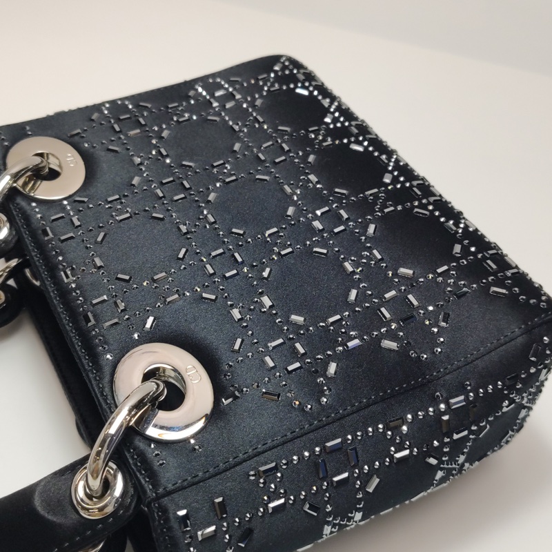 Dior Lady Dior戴妃包迷你緞面Logo吊飾單肩包-10