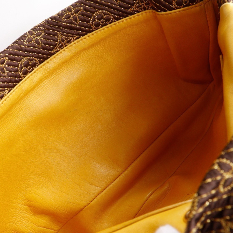 Louis Vuitton African Queen 手拿包，提花 Monogram 緞面，2009 年款，棕色，RE0039，A5 尺寸，磁扣，女士款。-6