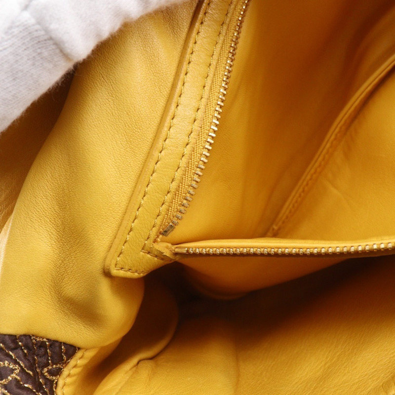 Louis Vuitton African Queen 手拿包，提花 Monogram 緞面，2009 年款，棕色，RE0039，A5 尺寸，磁扣，女士款。-9