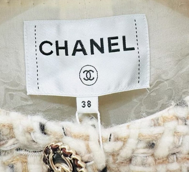 ⭐️ Chanel Jacket 外套 ⭐️ 森林系列極品外套,很难买到的一款经典外套,值得收藏的一件,一直都炒的很火价格很高的一件-1