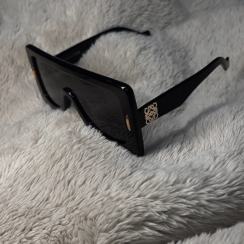LOEWE 羅意威 Anagram 大框盾牌墨鏡 黑金款-1