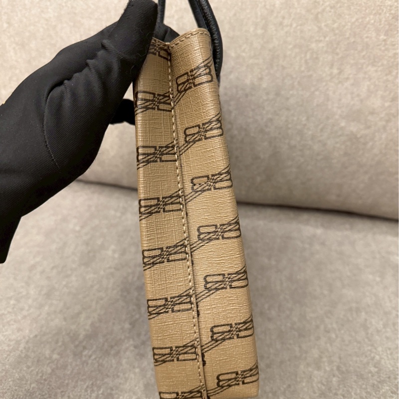 巴黎世家 卡其手機包-3