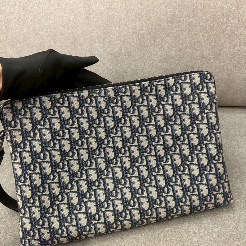 DIOR老花大手拿包-1