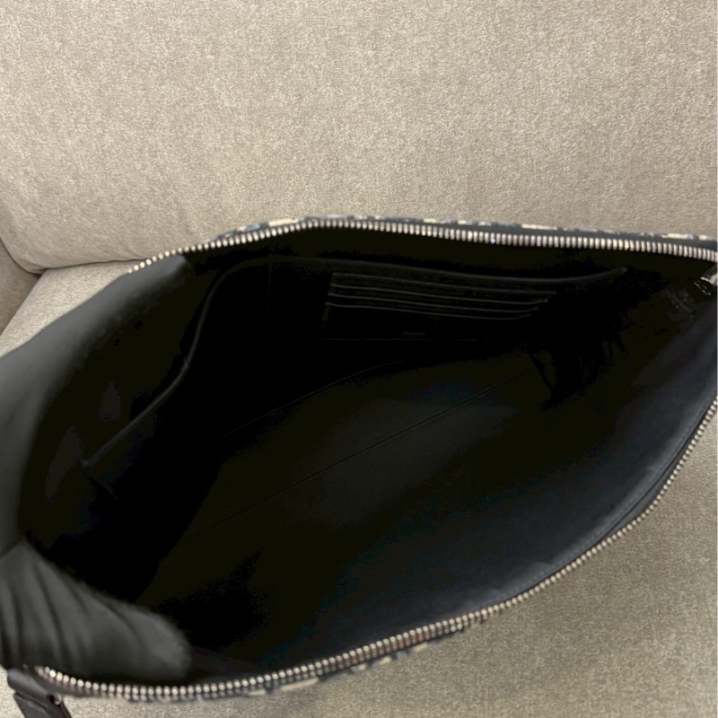 DIOR老花大手拿包-6