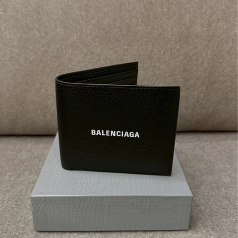 巴黎世家黑色短夾