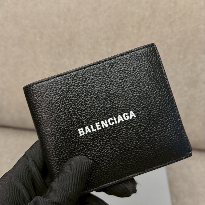 巴黎世家黑色短夾-1