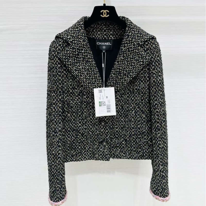 ⭐️ Chanel Jacket 外套 ⭐️ Chanel 24k海军领花呢外套,F34,很复古的一款,尤其是扣子,专柜8w十-0