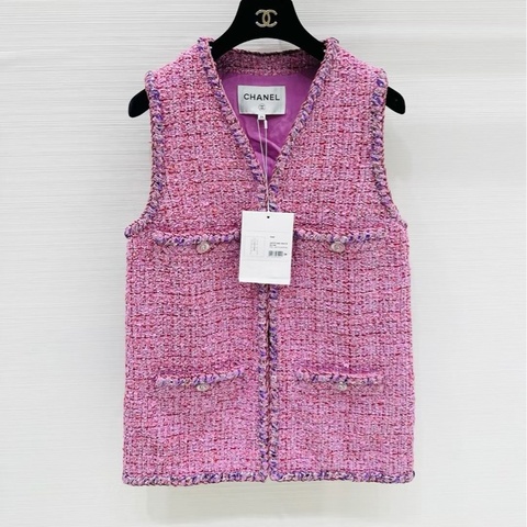 ⭐️ Chanel Jacket 外套 ⭐️ Chanel 春夏编织马甲，F34，偏大挺多，春夏穿超不错，专柜6w左右，马甲款真的特别实用好穿