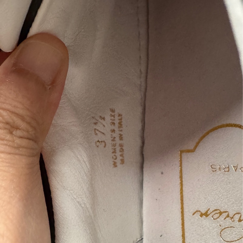 近全新Roger Vivier黑色牛皮配淡金釦樂福鞋37.5-2