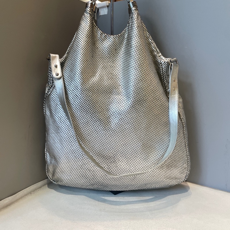 Chanel/香奈兒 太空銀2way hobo網面熔岩鏈條機場包-1