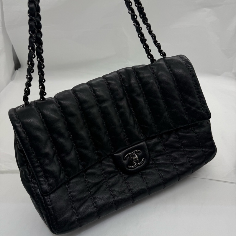 Chanel香奈兒中古黑色泡芙cf機場包-1