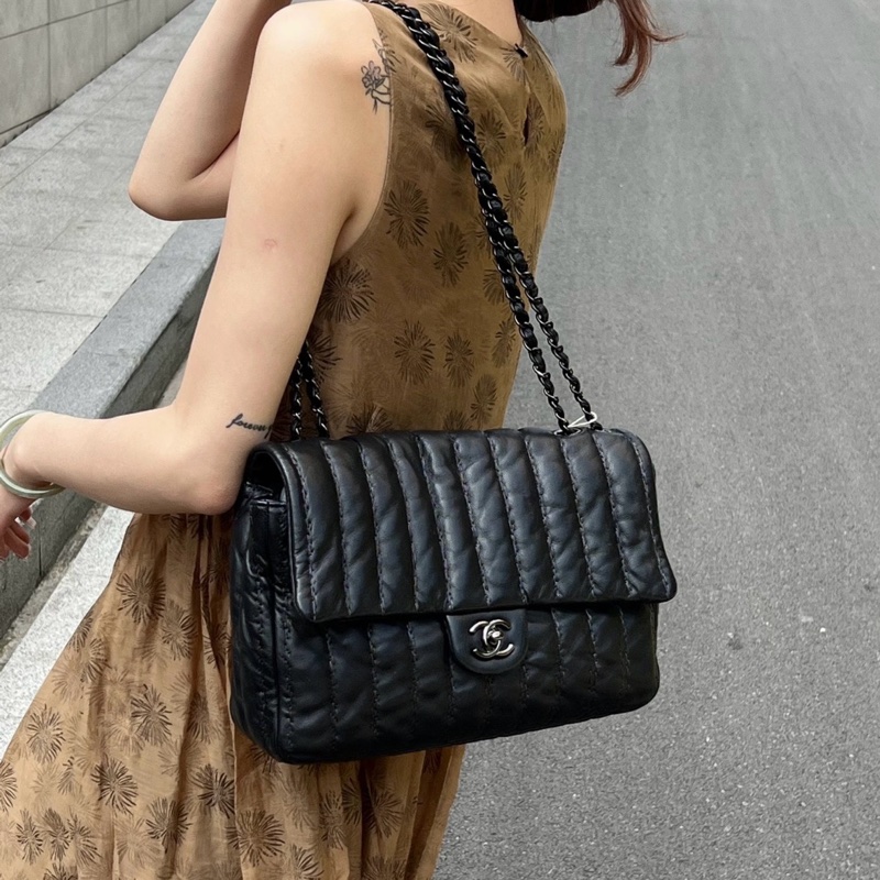 Chanel香奈兒中古黑色泡芙cf機場包-9