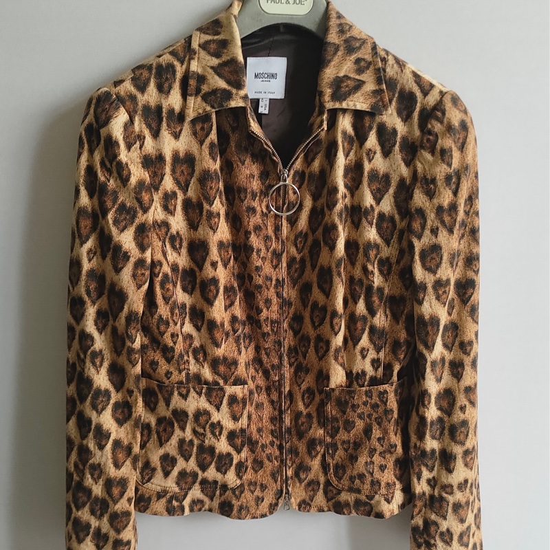義大利製老品 #MOSCHINO 豹紋外套 愛心 | 短板 | 街拍 |  LOVE & PEACE-5