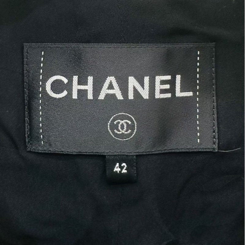 ⭐️ Chanel Jacket 外套 ⭐️ chanel F36,城堡系列手工坊粗花呢编织外套,专柜7w十,经典版型。不过时款。耐穿耐看-1