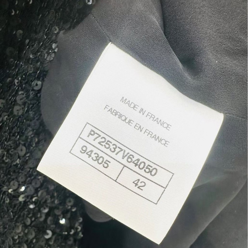 ⭐️ Chanel Jacket 外套 ⭐️ chanel F36,城堡系列手工坊粗花呢编织外套,专柜7w十,经典版型。不过时款。耐穿耐看-2