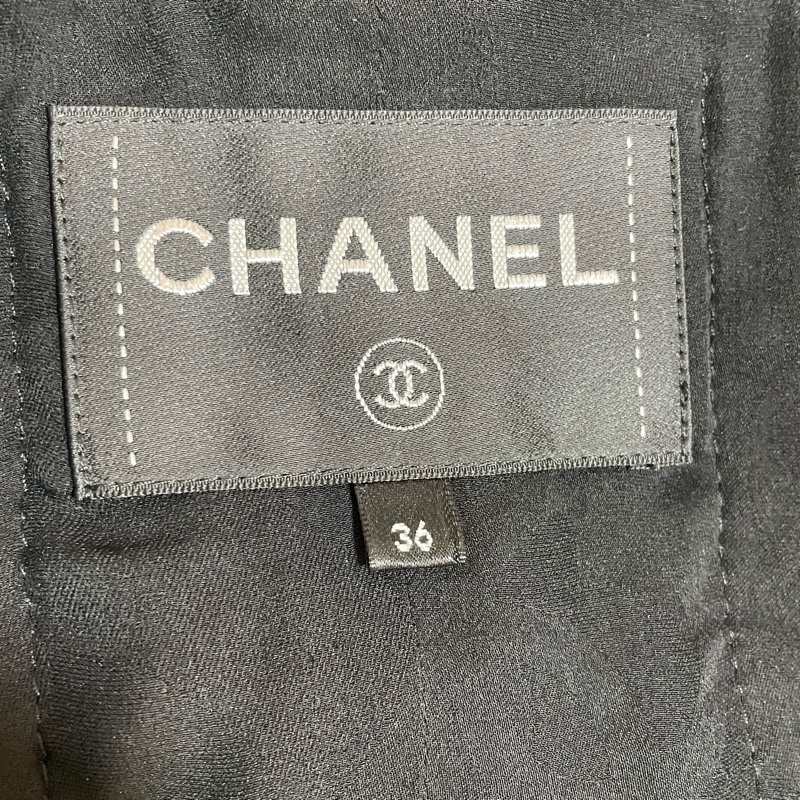 ⭐️ Chanel Jacket 外套 ⭐️ chanel F36，城堡系列手工坊粗花呢编织外套，专柜7w十，经典版型。不过时款。耐穿耐看-1