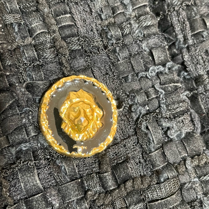 ⭐️ Chanel Jacket 外套 ⭐️ chanel F36，城堡系列手工坊粗花呢编织外套，专柜7w十，经典版型。不过时款。耐穿耐看-6