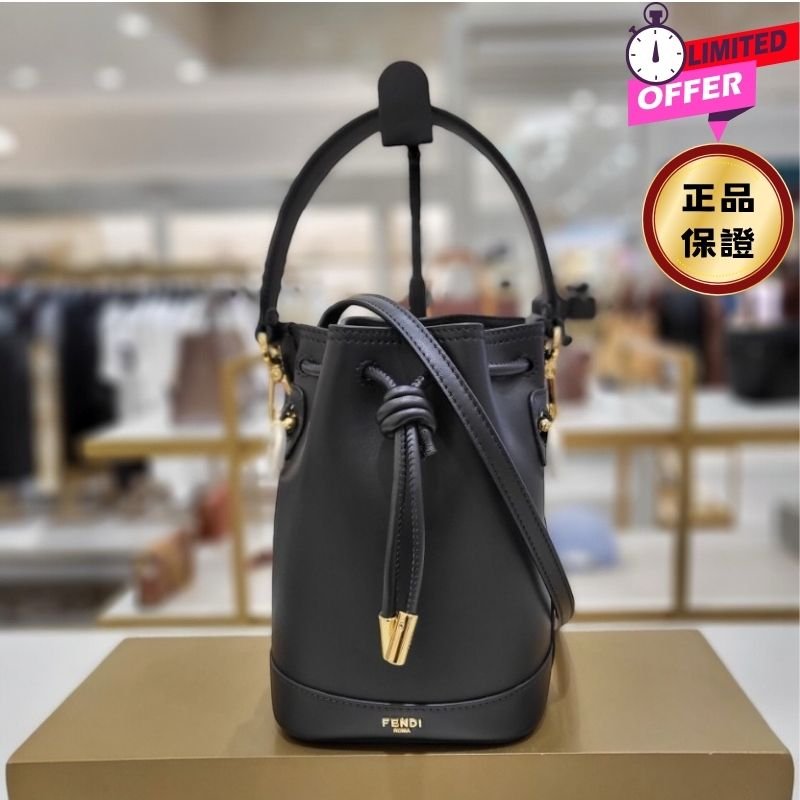 ⏰當季新品 原價6萬7千2🌺Fendi 8BS109 Mon Tresor 黑色皮革迷你水桶包-0