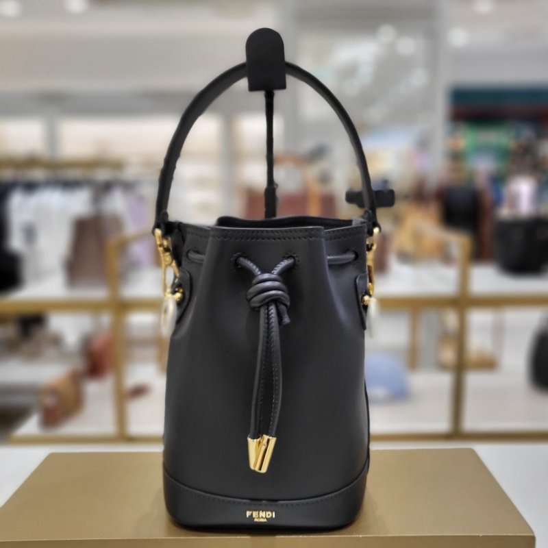 ⏰當季新品 原價6萬7千2🌺Fendi 8BS109 Mon Tresor 黑色皮革迷你水桶包-2