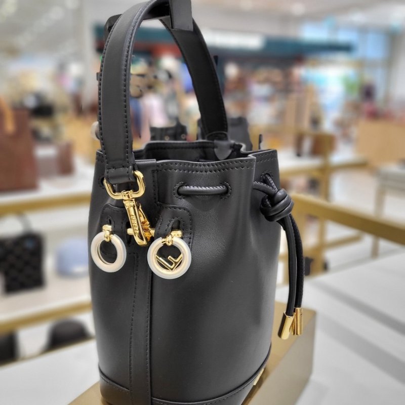 ⏰當季新品 原價6萬7千2🌺Fendi 8BS109 Mon Tresor 黑色皮革迷你水桶包-4