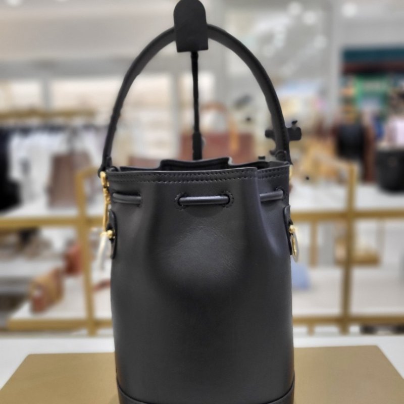 ⏰當季新品 原價6萬7千2🌺Fendi 8BS109 Mon Tresor 黑色皮革迷你水桶包-5