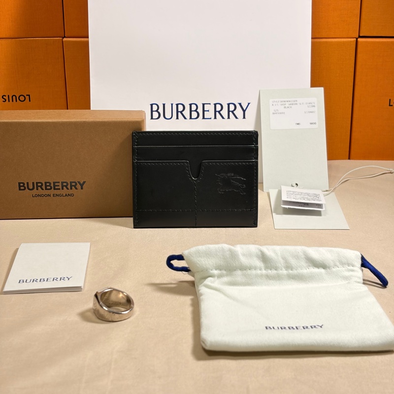 🎁全新盒裝 送禮首選 2025 新款 Burberry 巴寶莉 黑金戰馬皮革5卡名片夾/卡夾-1