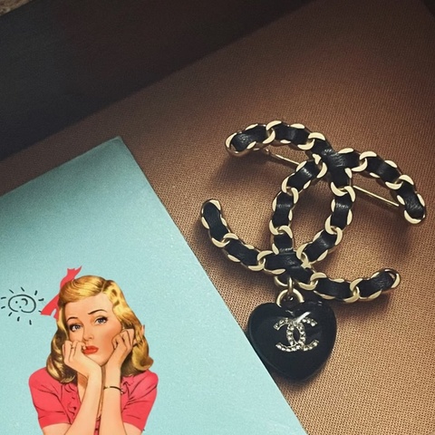 CHANEL絕版皮穿鏈雙C胸針🖤