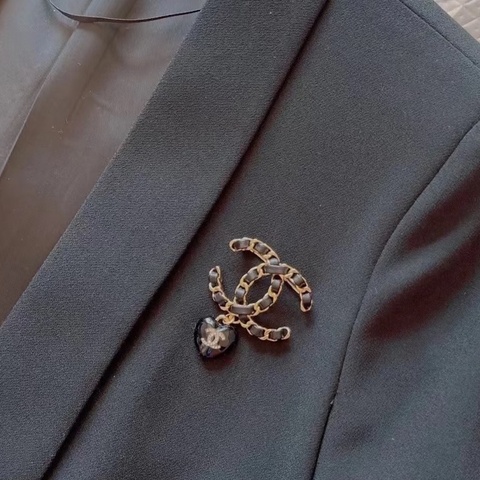 CHANEL絕版皮穿鏈雙C胸針🖤