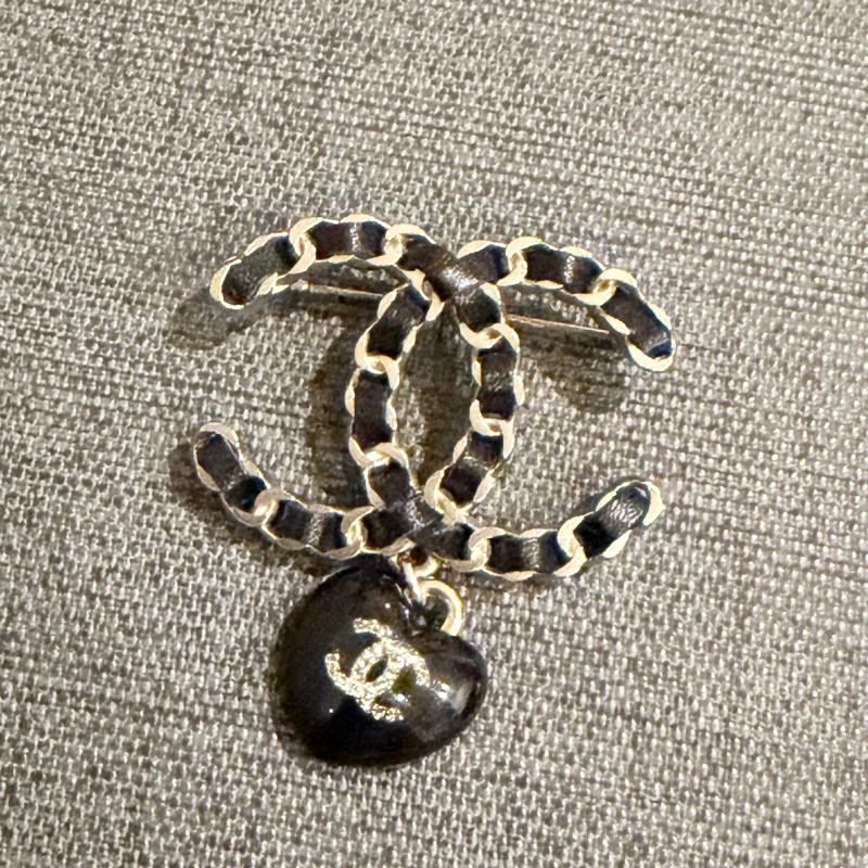 CHANEL絕版皮穿鏈雙C胸針🖤-2