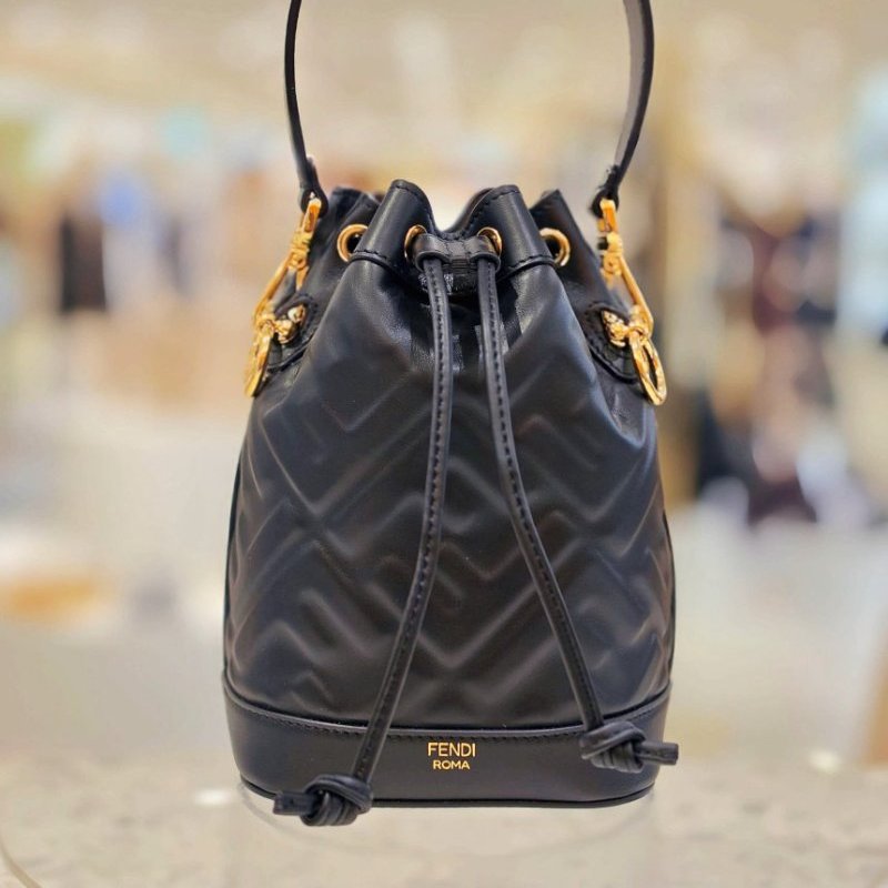 ⏰當季新品 原價6萬1千2🌺Fendi 8BS093 迷你 FF 立體浮雕Mon Tresor 包 黑色/附肩帶-1